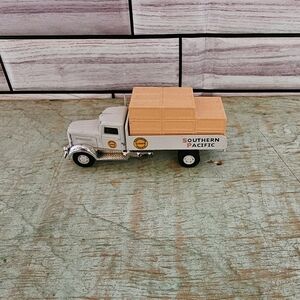 HO Scale Golden Wheel Diecast Southern Pacific Lines Truck 0126-2 1:87